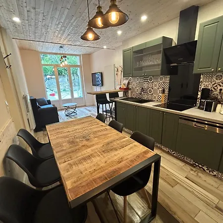 A Savignac-les-ormeaux, 56 M², Balcon Apartmán