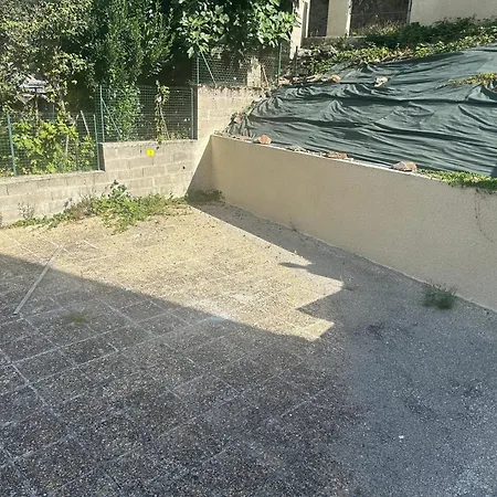 A Savignac-les-ormeaux, 56 M², Balcon *