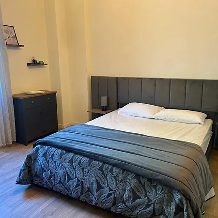 A Savignac-les-ormeaux, 56 M², Balcon * Savignac-les-Ormeaux