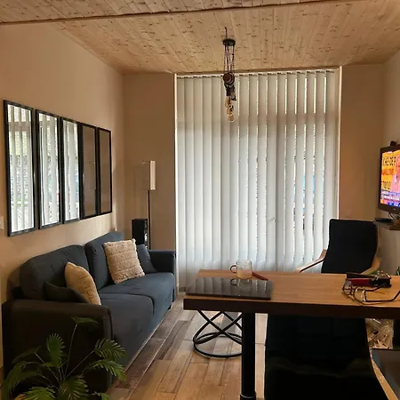 A Savignac-les-ormeaux, 56 M², Balcon Apartmán *