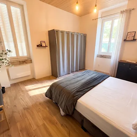 A Savignac-les-ormeaux, 56 M², Balcon Apartment