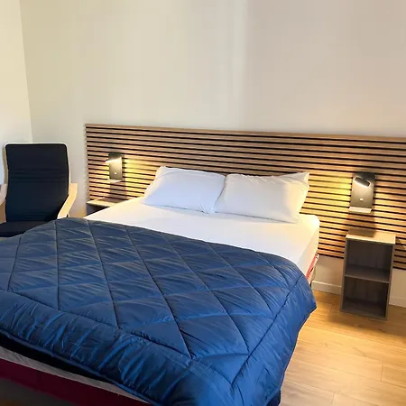 A Savignac-les-ormeaux, 56 M², Balcon Apartment
