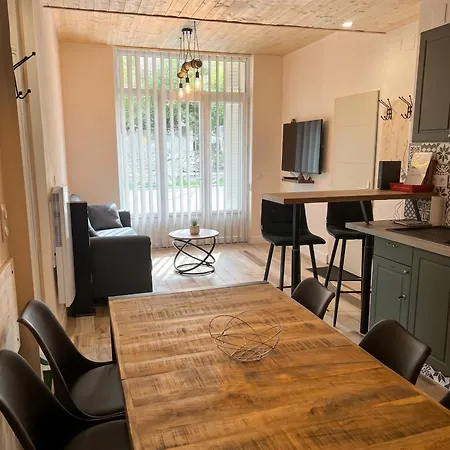 Apartment A Savignac-les-ormeaux, 56 M², Balcon Savignac-les-Ormeaux