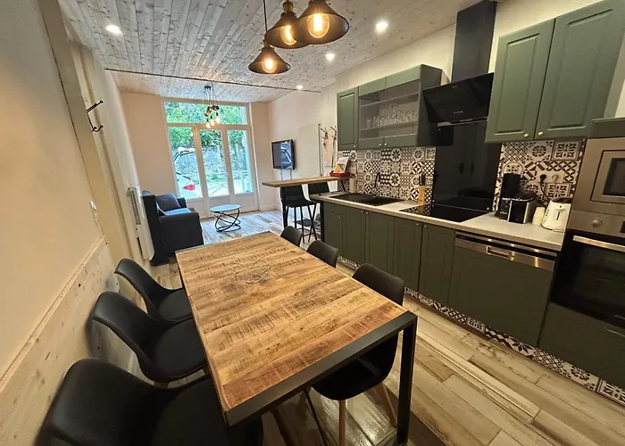 A Savignac-les-ormeaux, 56 M², Balcon アパート