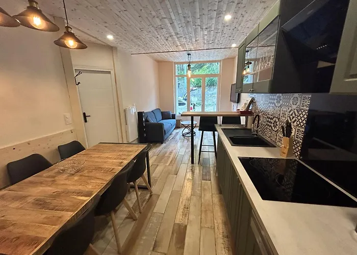 A Savignac-les-ormeaux, 56 M², Balcon * Savignac-les-Ormeaux