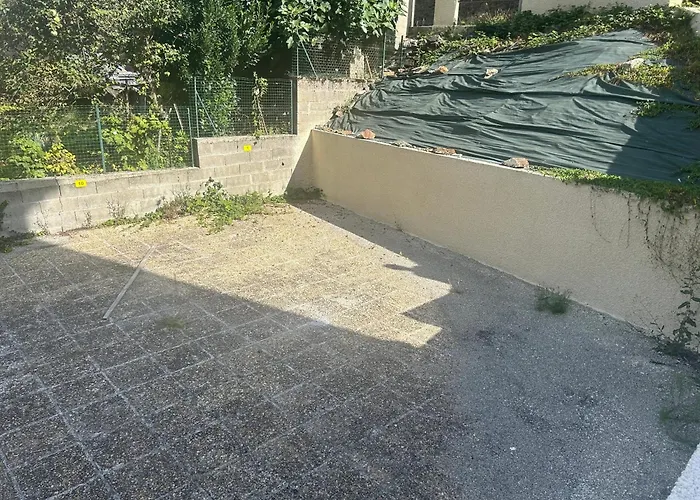 A Savignac-les-ormeaux, 56 M², Balcon *