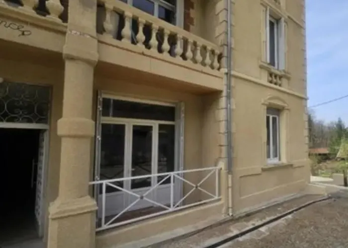 A Savignac-les-ormeaux, 56 M², Balcon * Savignac-les-Ormeaux