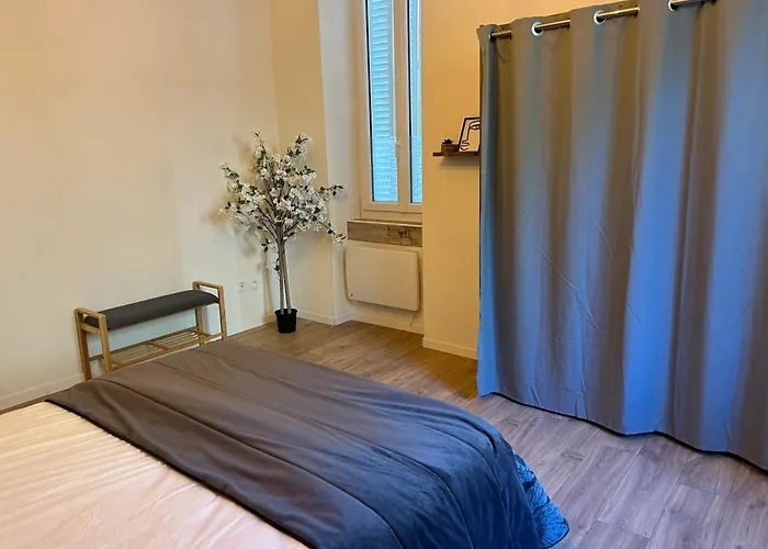 A Savignac-les-ormeaux, 56 M², Balcon * Savignac-les-Ormeaux