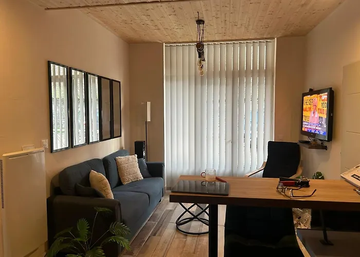 A Savignac-les-ormeaux, 56 M², Balcon アパート *